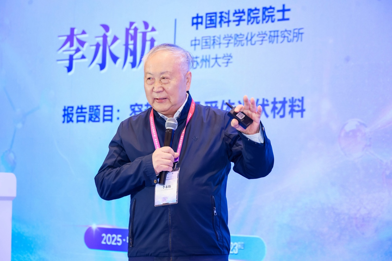 穿着西装笔挺的男子与配字

AI 生成的内容可能不正确。