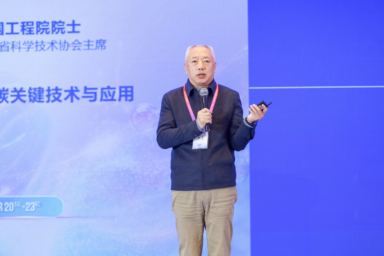 蓝色西装的男人

AI 生成的内容可能不正确。