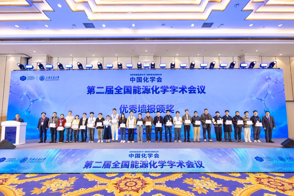 图片包含 室内, 游戏机, 大

AI 生成的内容可能不正确。